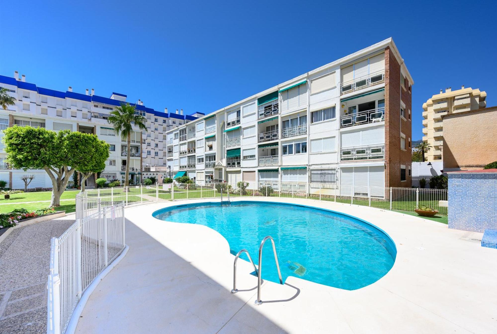 Sea View Apartment Бенальмадена Экстерьер фото